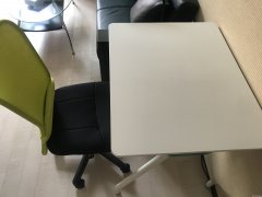 低价出售一套学习桌椅.可包送
