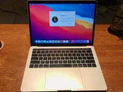 MacBook Pro 13 inch , 2018 (I5 + 16GB Memory + 512GB SSD)