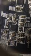 一个蓝宝石 R 7 240 1 G 显卡 无核心供电，这个72