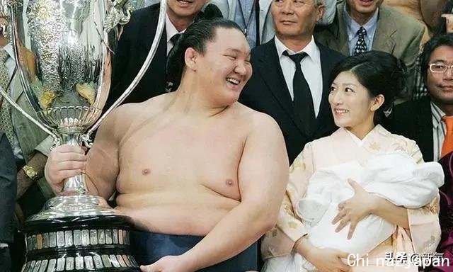 日本当红相扑名将与相扑泰斗次女谈恋爱?