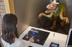 日本「奇怪的饭店」自动化 3D投影恐龙忍者服务