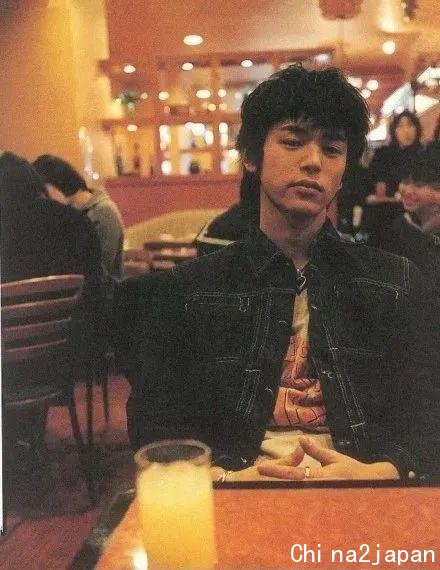 “国宝级”日本男星逆龄生长!看到她老婆后,一时不知道该羡慕谁