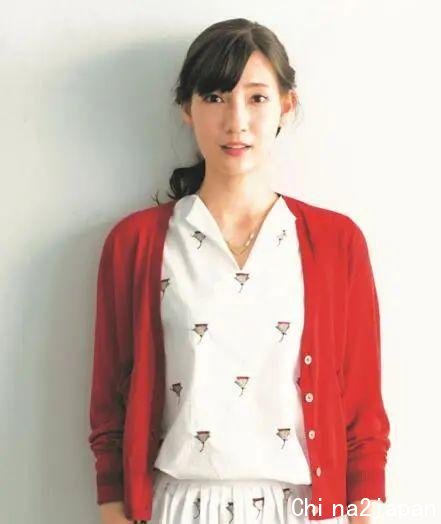 “国宝级”日本男星逆龄生长!看到她老婆后,一时不知道该羡慕谁