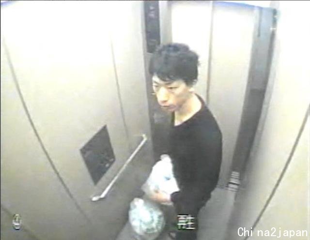 日本小伙杀人后边逃亡边整容,2年后落网,因太帅被无数少女追捧